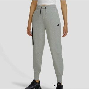 Nike Tech Joggers